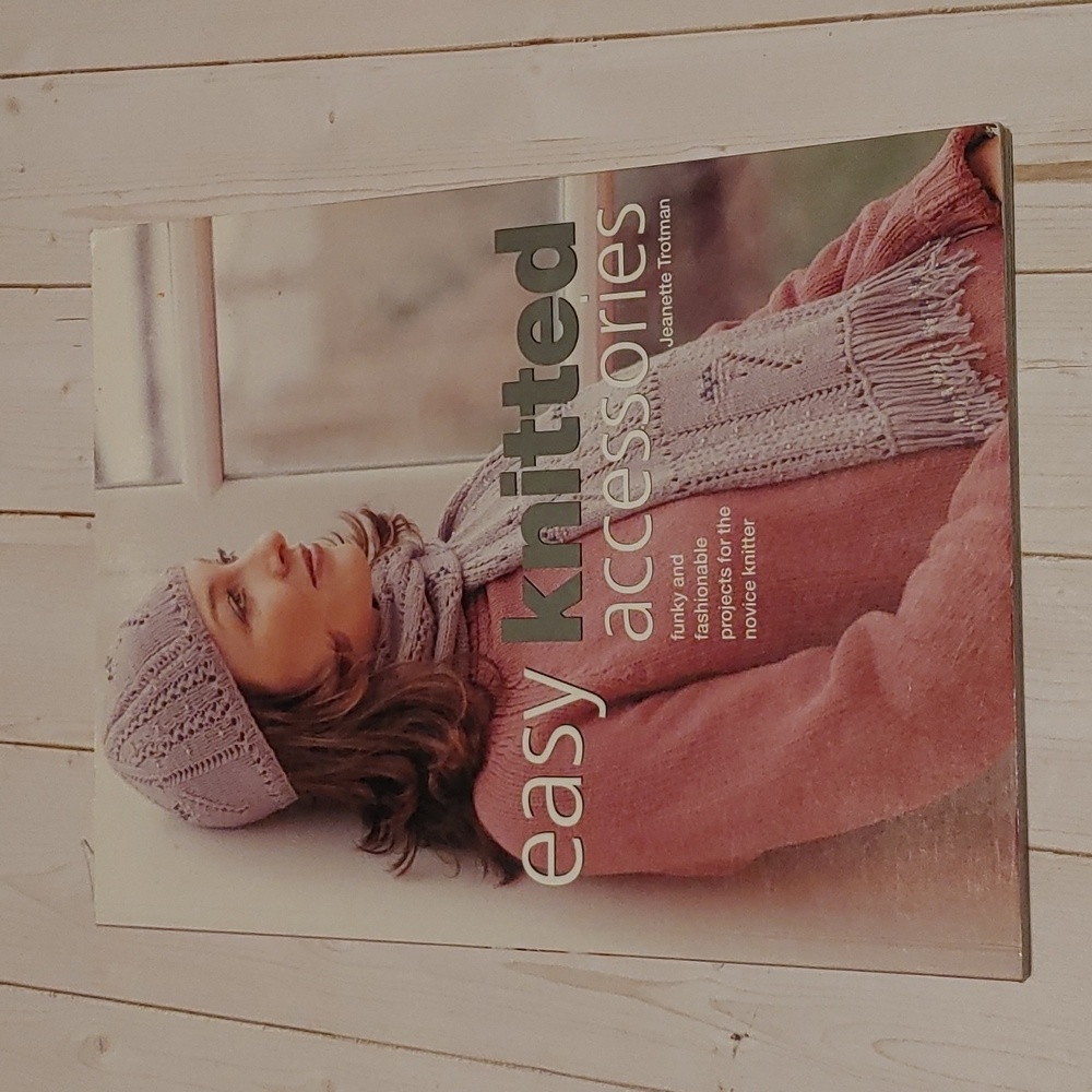 Easy Knitted Accessories Adult Non Fiction Book By Jeanette Trotman 2005